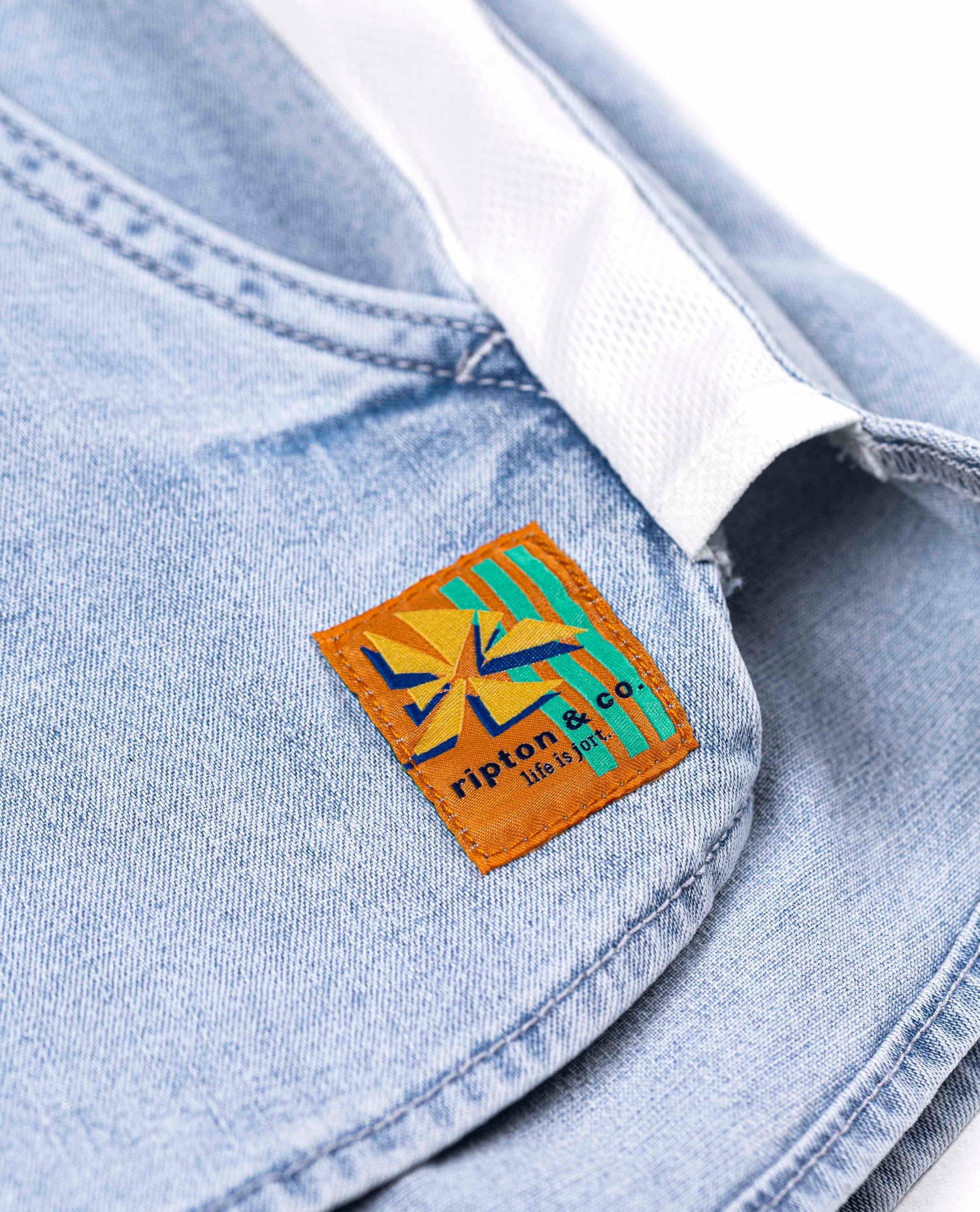 Light wash court jorts in studio label detail