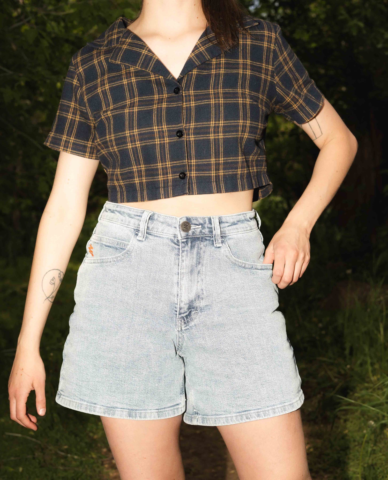 Fallon wearing DTJ waist