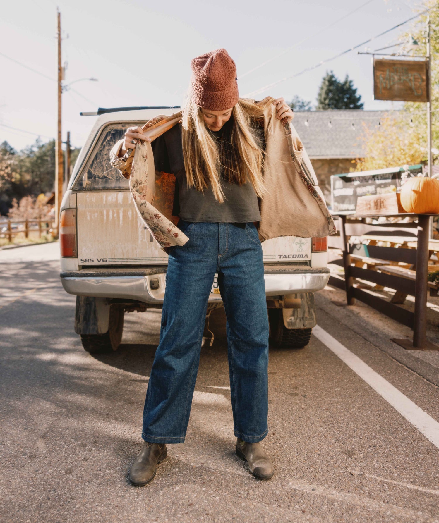 Woman wearing the Amok jeans on a nice sunny day